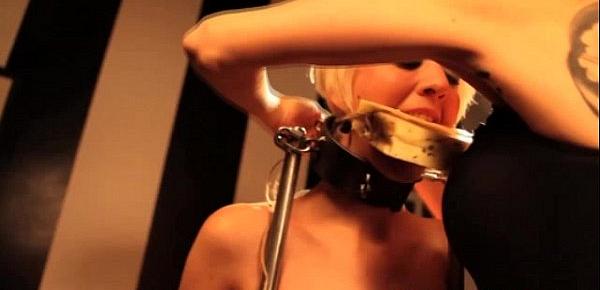  Lezdom mistress punishing her submissive